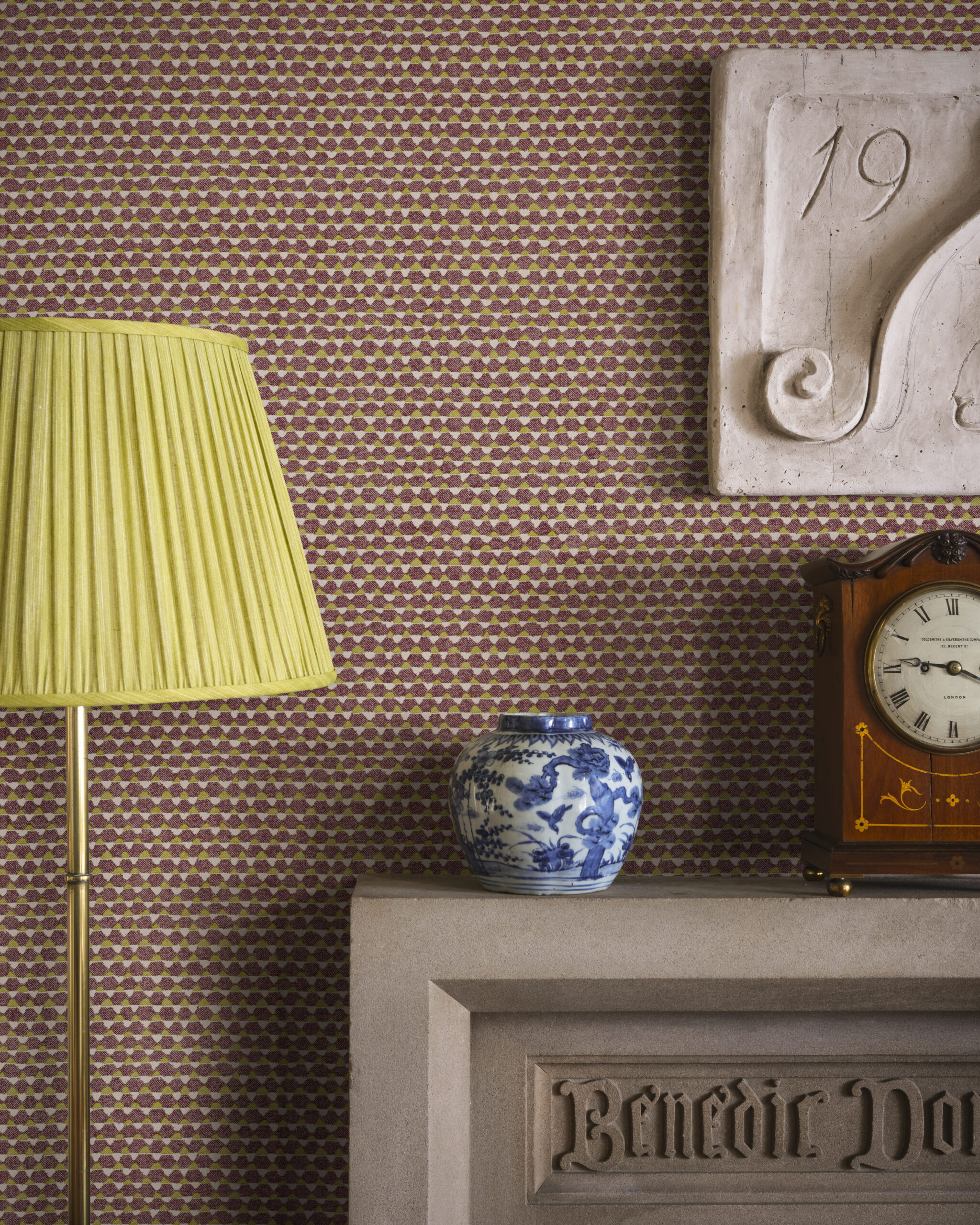 FERMOIE-SPRING 26-WALLPAPER-RED-TARA-WPTARA-002-CLOSE UP-LIFESTYLE-HIGH